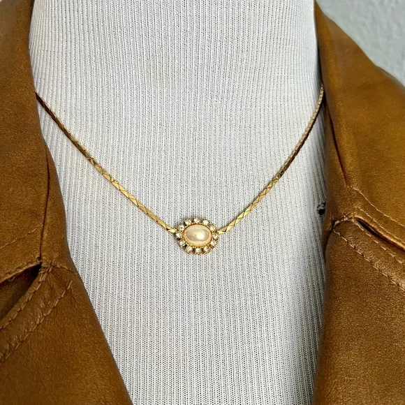 Vintage 1980s Christian Dior Signed Swarovski Crystal Faux Pearl Gold Necklace - Picture 3 of 16